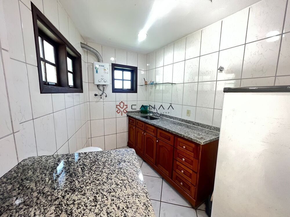 Casa de Condomínio à venda com 3 quartos, 300m² - Foto 2