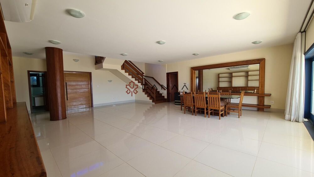 Casa à venda com 7 quartos, 600m² - Foto 1