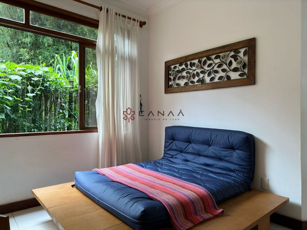 Casa de Condomínio à venda com 4 quartos, 271m² - Foto 1