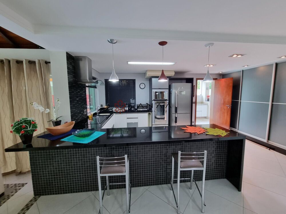 Casa de Condomínio à venda e temporada com 4 quartos, 450m² - Foto 12