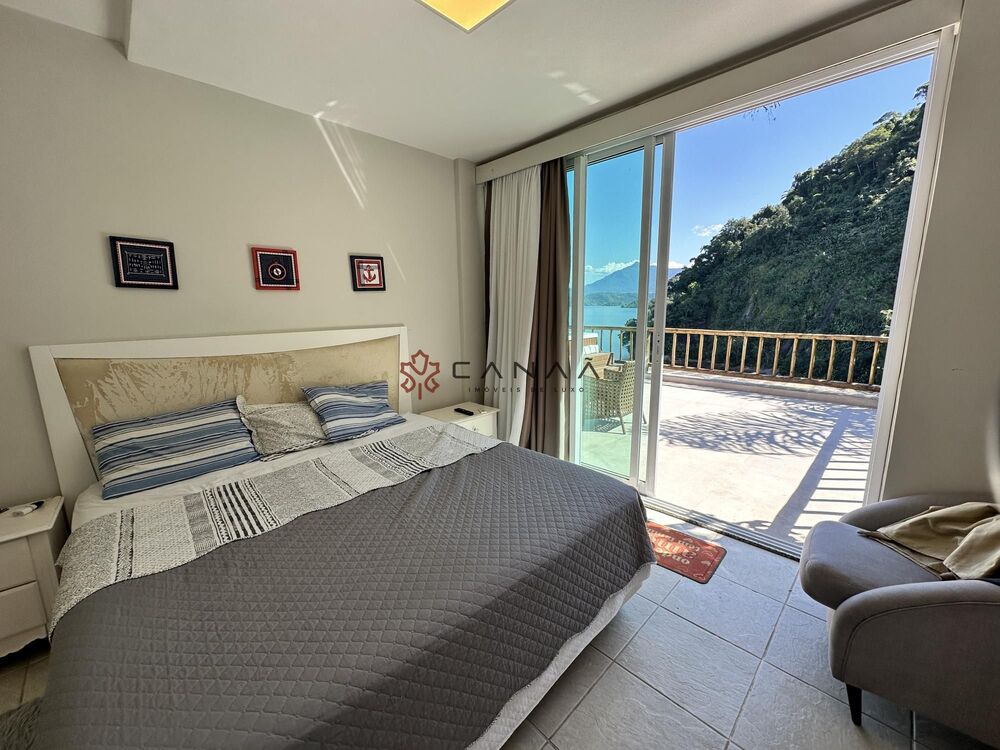 Casa de Condomínio à venda com 4 quartos, 200m² - Foto 2