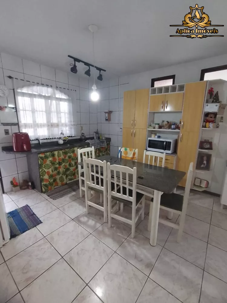 Casa à venda com 6 quartos, 78m² - Foto 3