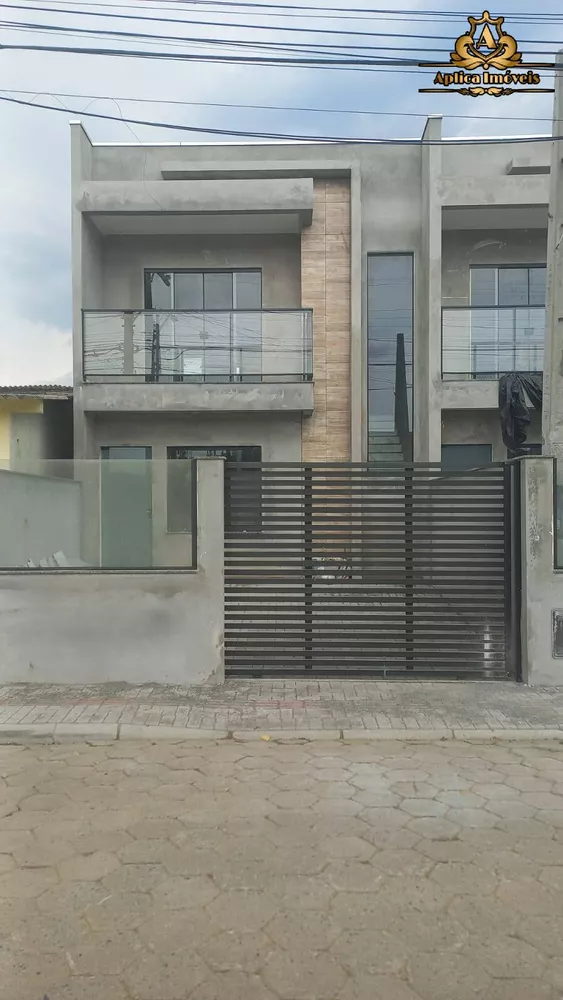 Casa à venda com 2 quartos, 95m² - Foto 1