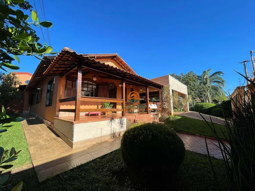 Casa, 3 quartos, 261 m² - Foto 1