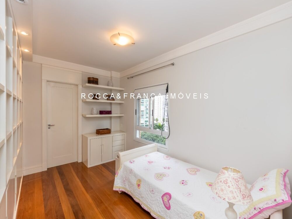 Apartamento, 3 quartos, 243 m² - Foto 1