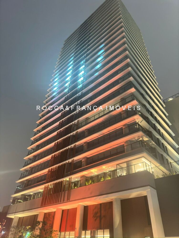 Apartamento à venda com 4 quartos, 211m² - Foto 1