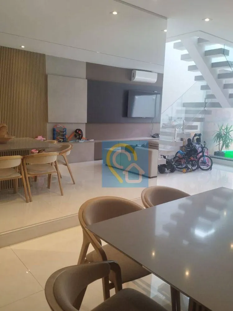 Casa, 3 quartos, 209 m² - Foto 2