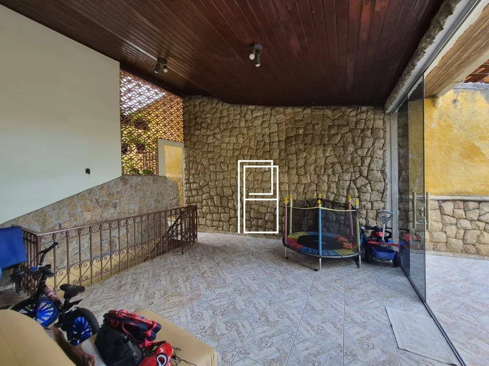 Casa, 3 quartos, 215 m² - Foto 1