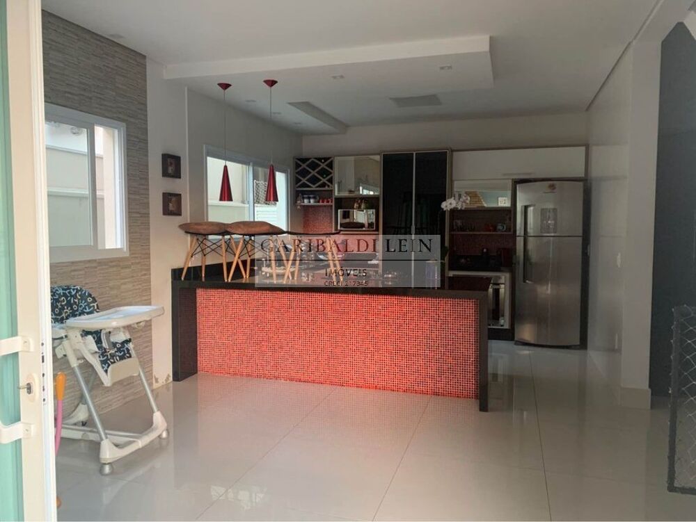 Casa, 3 quartos, 212 m² - Foto 1