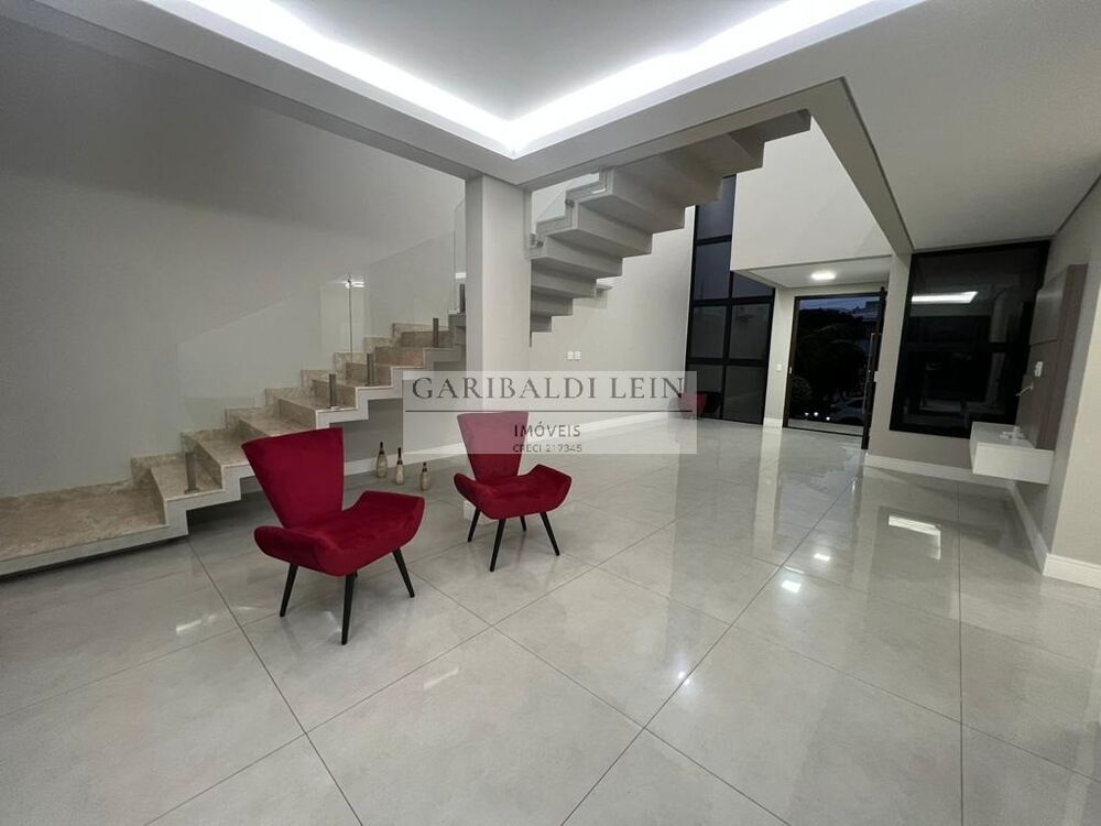 Casa para alugar com 5 quartos, 310m² - Foto 2