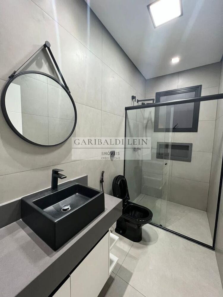 Casa para alugar com 5 quartos, 310m² - Foto 4