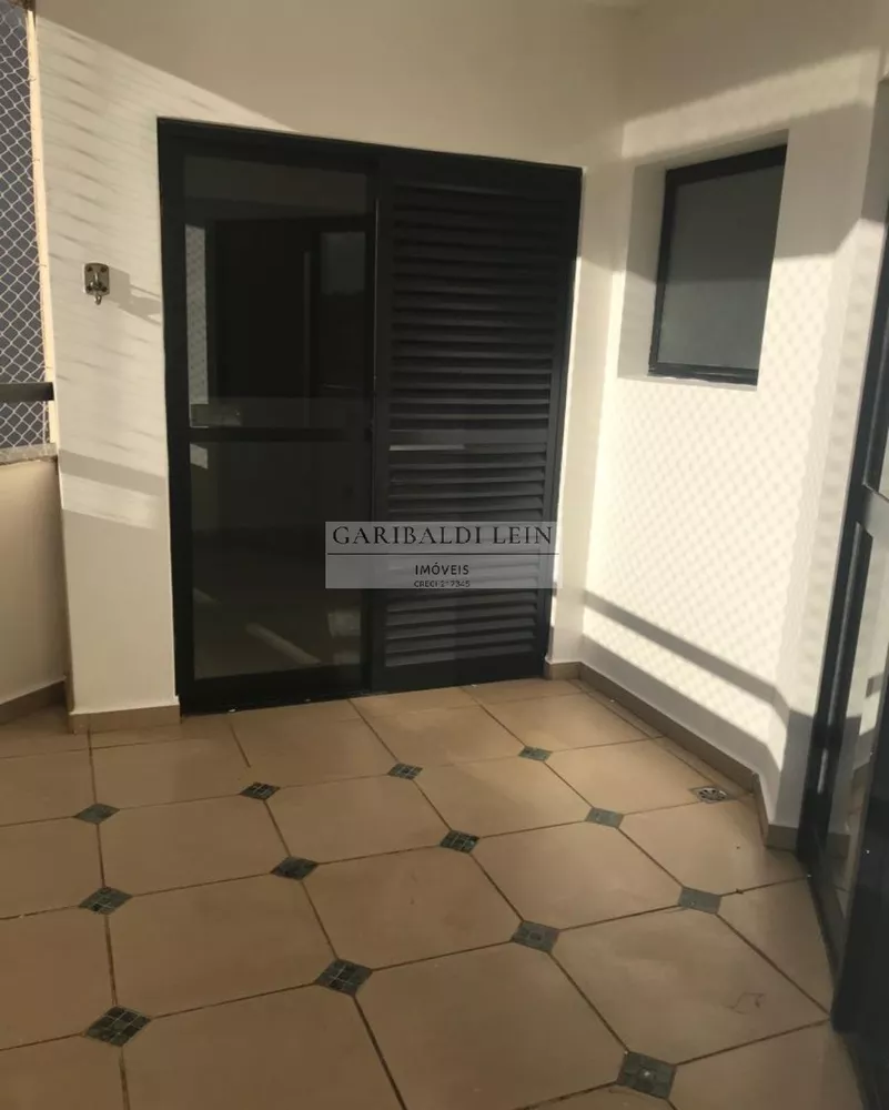 Apartamento à venda com 3 quartos, 117m² - Foto 2