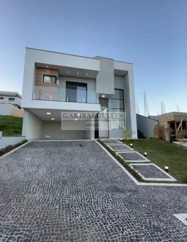 Casa à venda com 3 quartos, 235m² - Foto 2