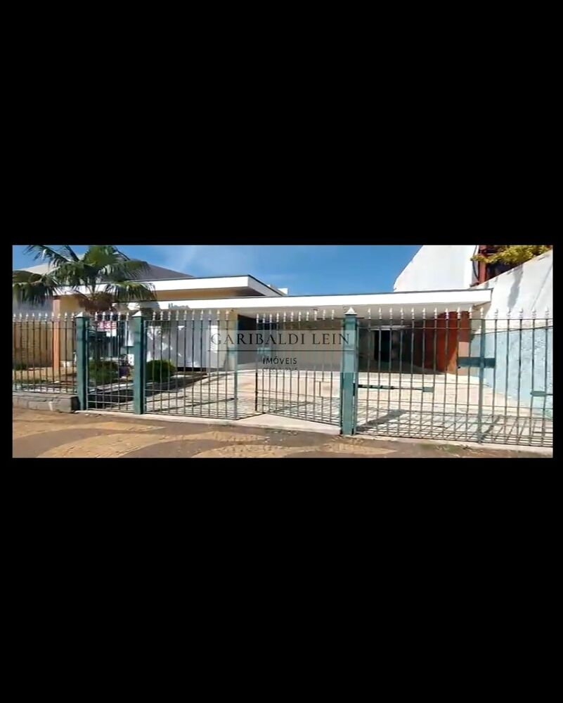 Casa à venda com 4 quartos, 261m² - Foto 1