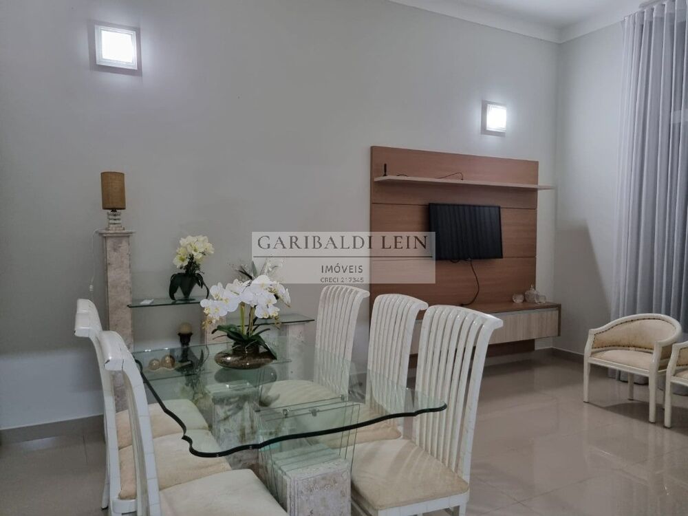 Casa à venda com 3 quartos, 140m² - Foto 1
