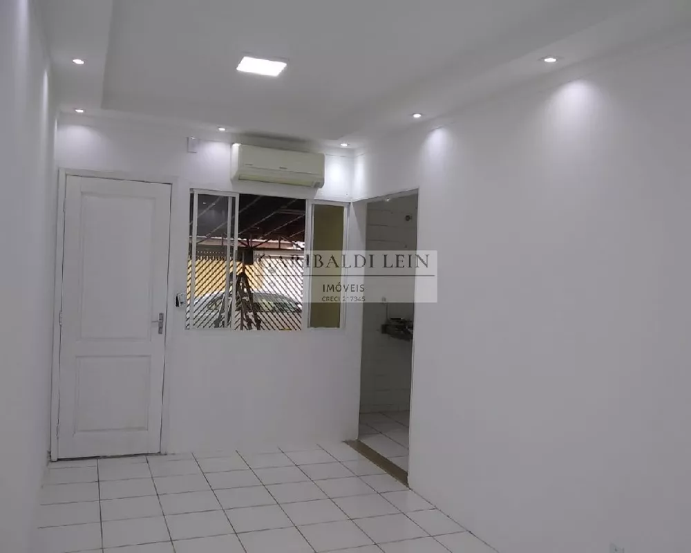 Casa à venda com 3 quartos, 70m² - Foto 4