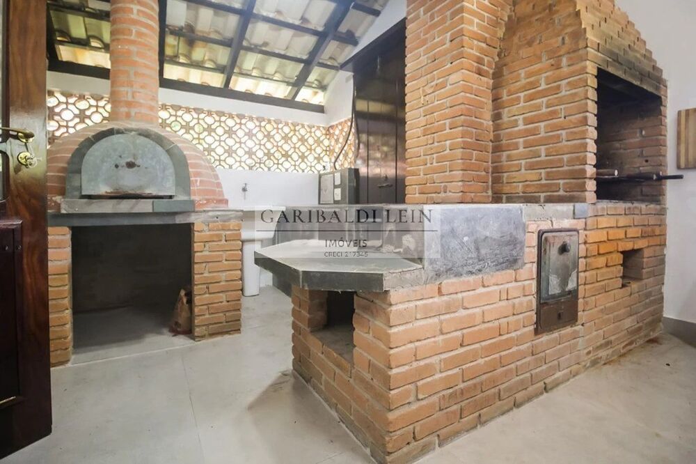 Sobrado à venda e temporada com 5 quartos, 485m² - Foto 1