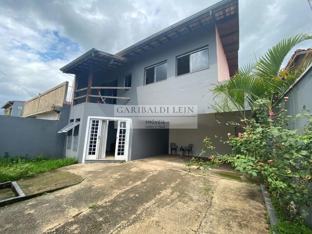 Casa à venda com 4 quartos, 266m² - Foto 1