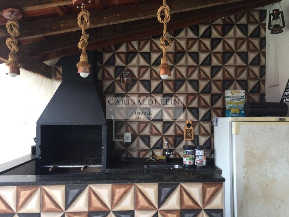 Casa à venda com 2 quartos, 90m² - Foto 2