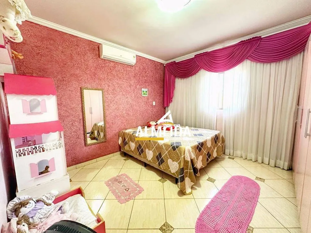 Casa, 3 quartos, 250 m² - Foto 4
