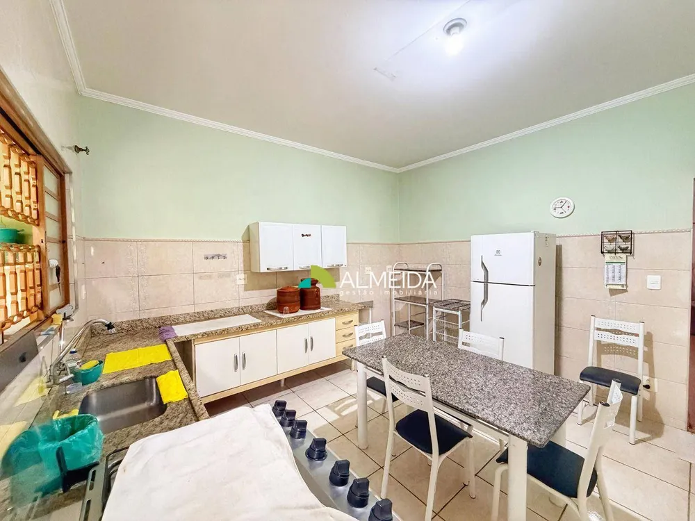 Casa, 4 quartos, 198 m² - Foto 2