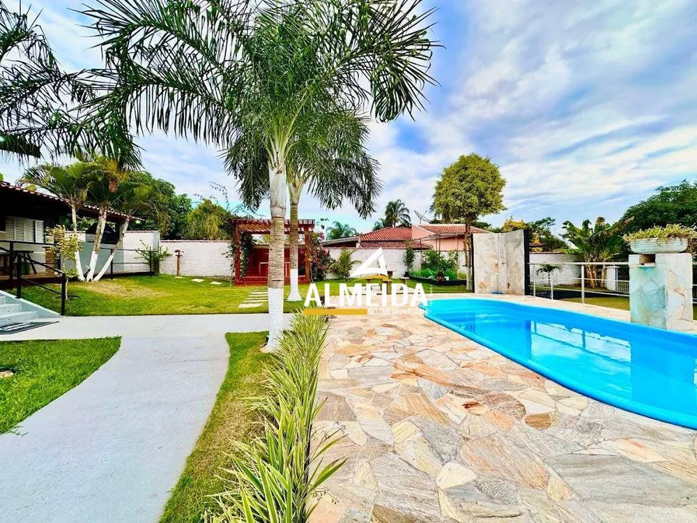 Chácara, 3 quartos, 1050 m² - Foto 1