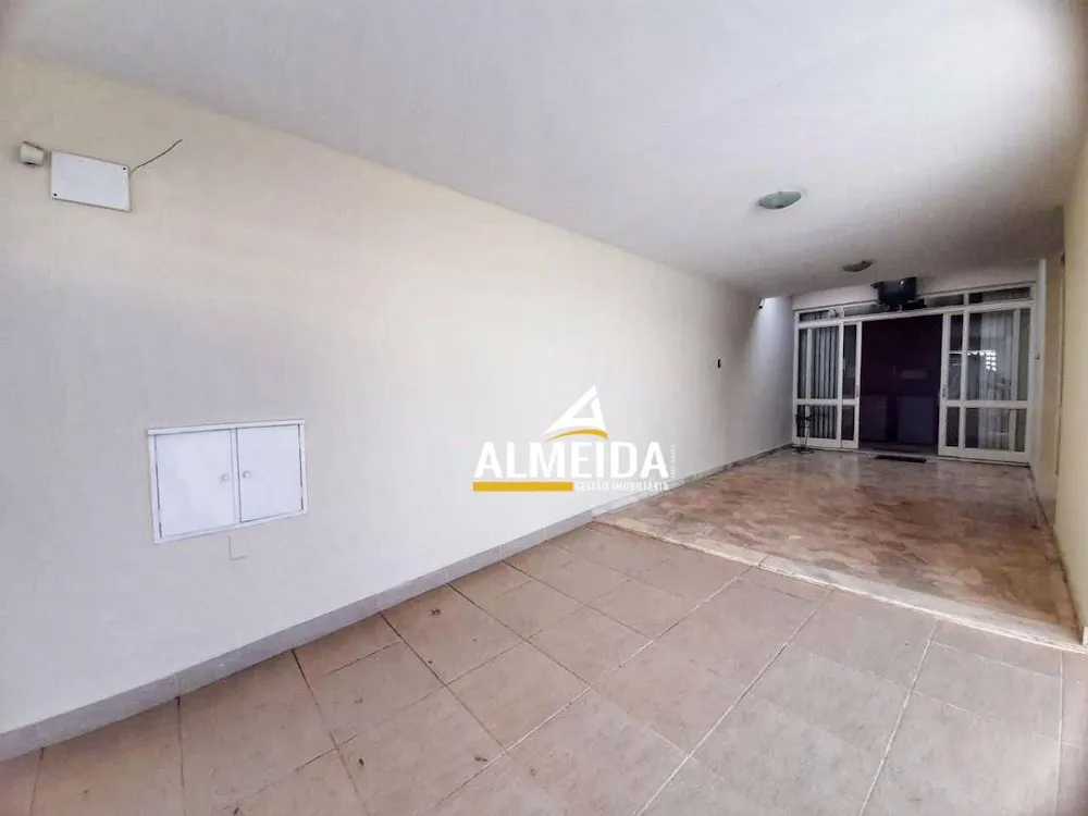 Casa, 4 quartos, 218 m² - Foto 3