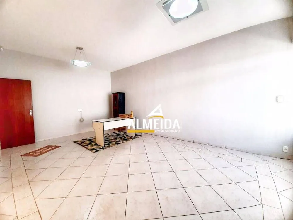Casa, 4 quartos, 218 m² - Foto 8