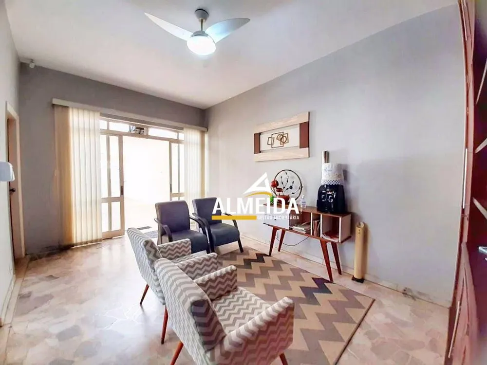 Casa, 4 quartos, 218 m² - Foto 1
