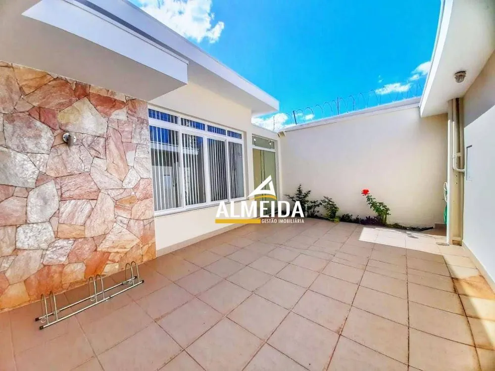 Casa, 4 quartos, 218 m² - Foto 2