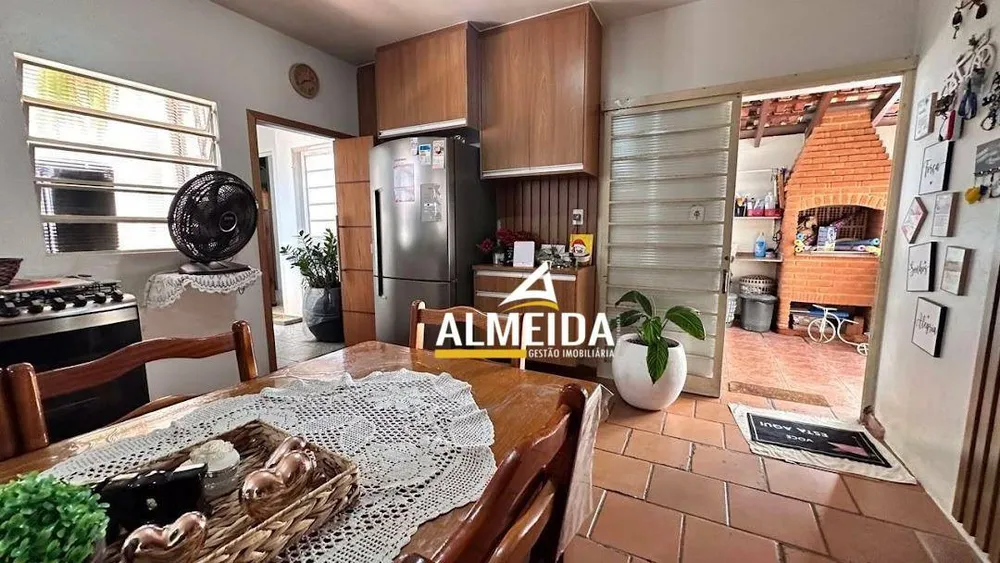 Casa, 4 quartos, 168 m² - Foto 1