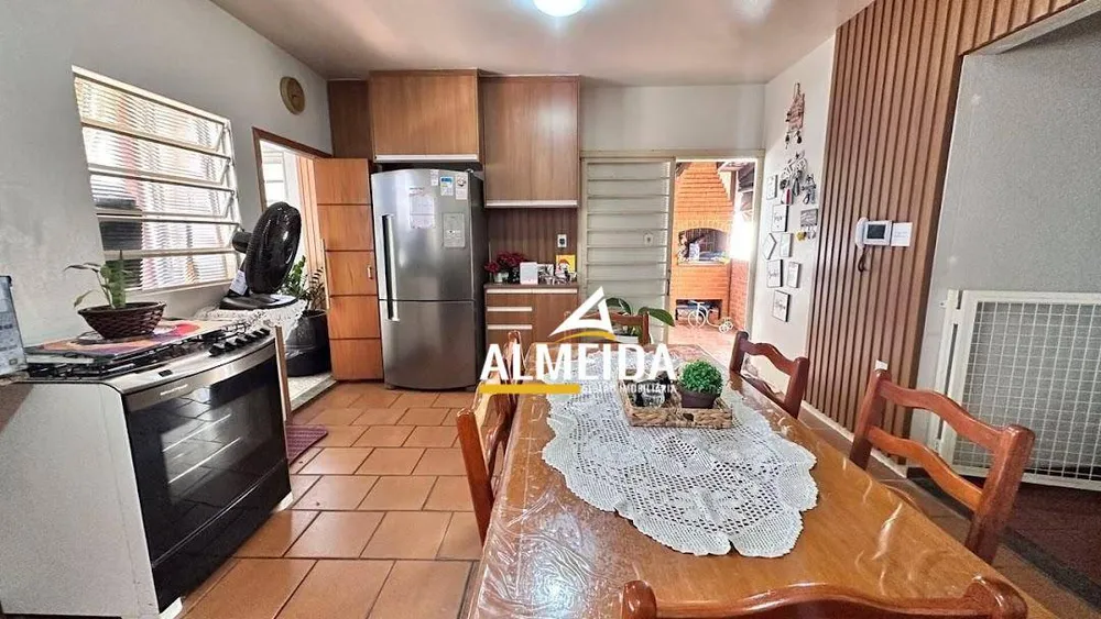 Casa, 4 quartos, 168 m² - Foto 2