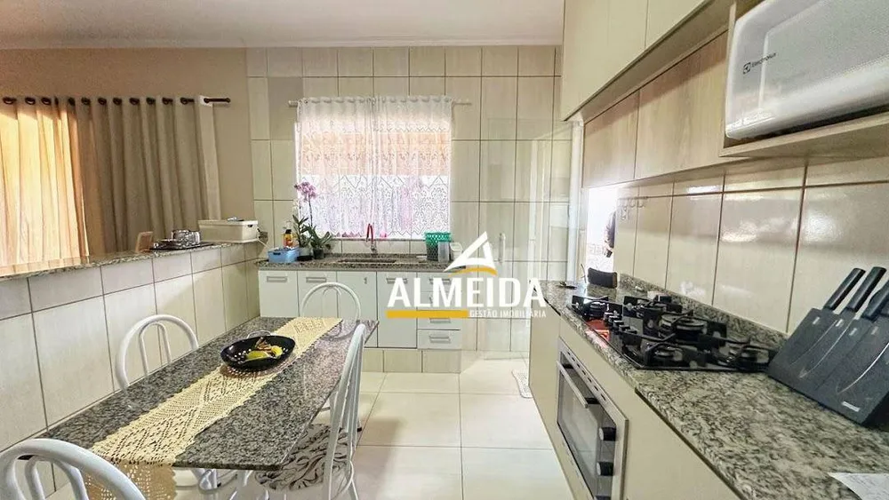 Casa, 3 quartos, 200 m² - Foto 2