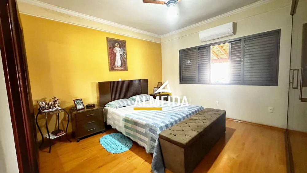 Casa, 3 quartos, 257 m² - Foto 2