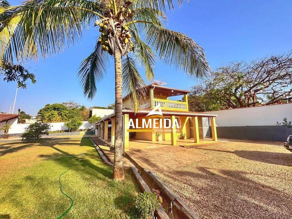 Chácara, 3 quartos, 2180 m² - Foto 1