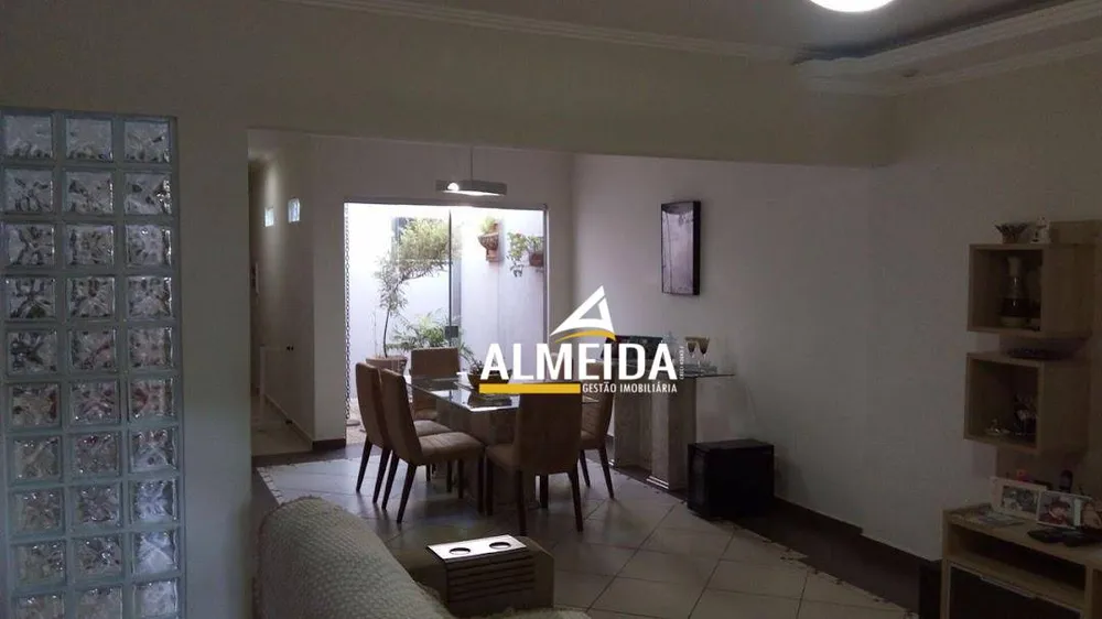 Casa, 3 quartos, 229 m² - Foto 14