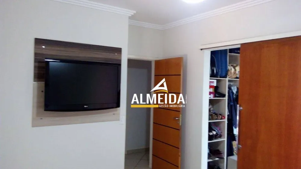 Casa, 3 quartos, 229 m² - Foto 8