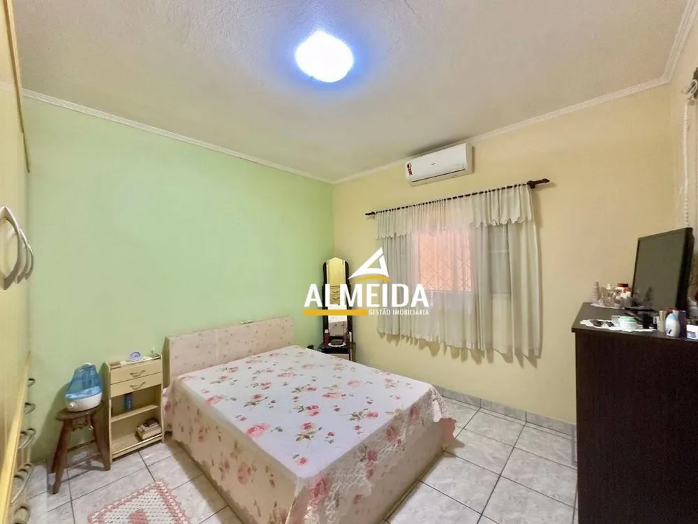 Casa, 3 quartos, 219 m² - Foto 3