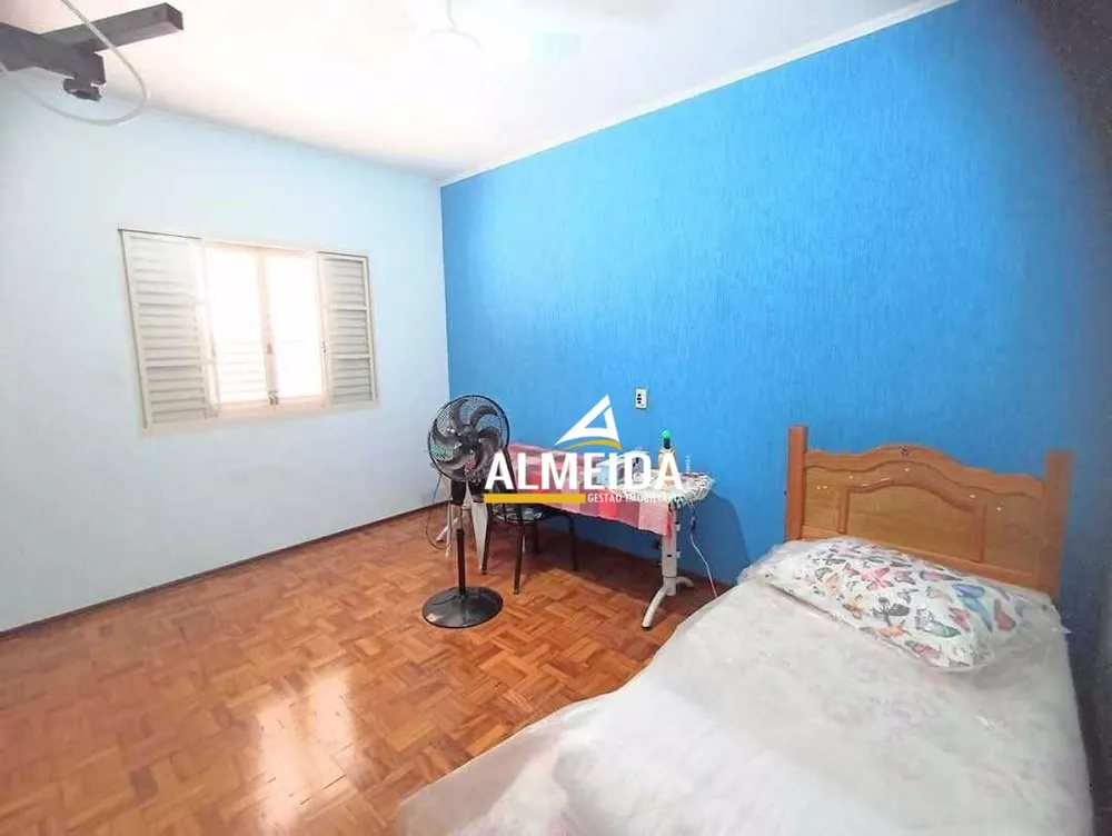 Casa, 3 quartos, 198 m² - Foto 2
