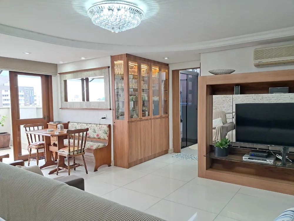 Cobertura, 3 quartos, 251 m² - Foto 2