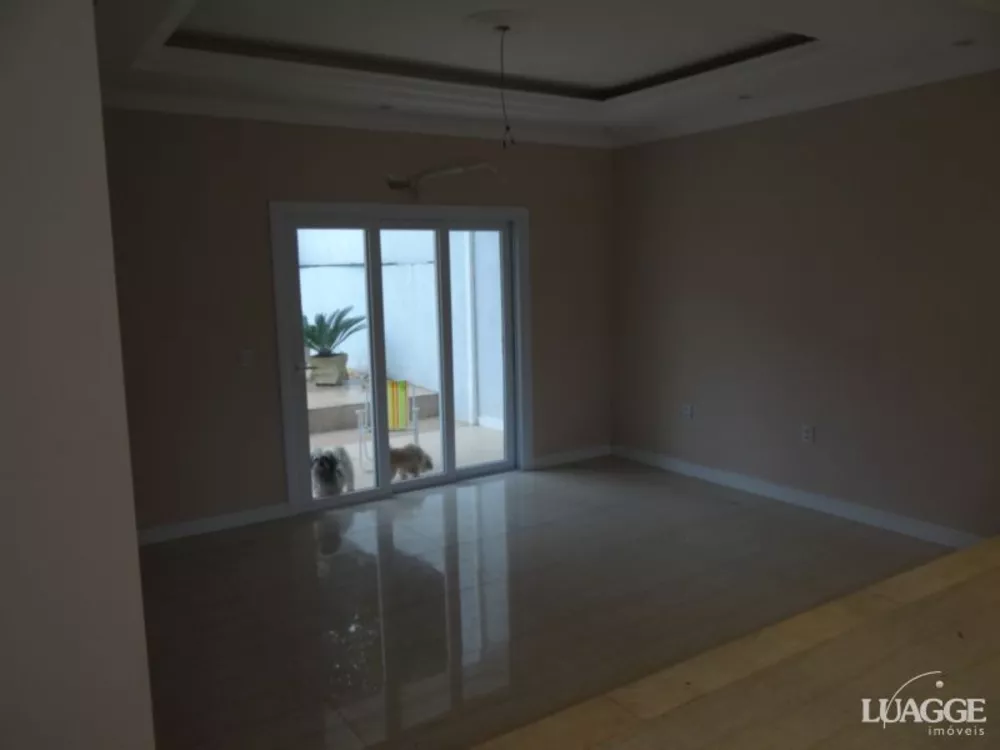 Casa à venda com 3 quartos, 304m² - Foto 4