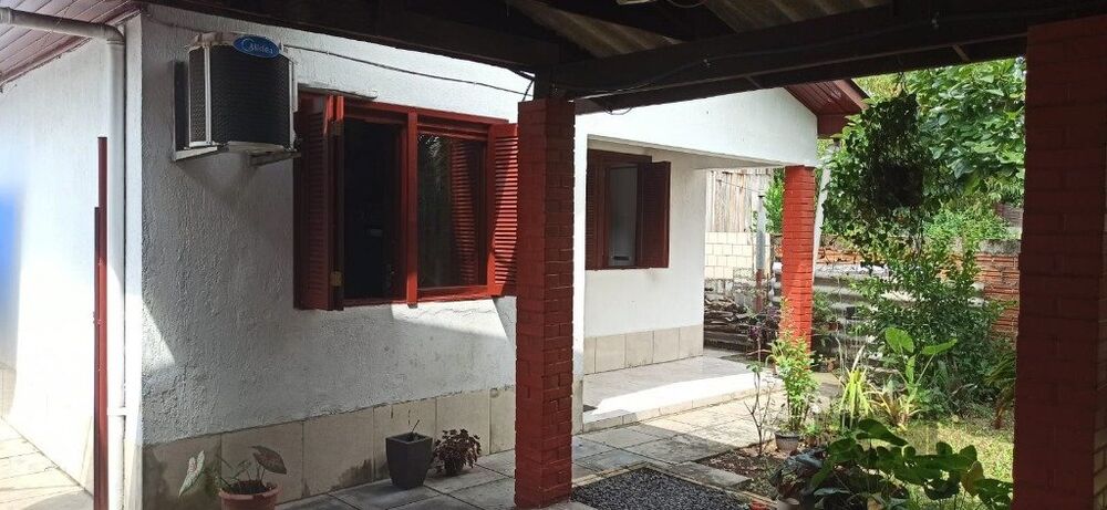 Casa à venda com 3 quartos, 149m² - Foto 1