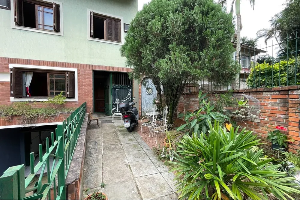 Casa, 3 quartos, 231 m² - Foto 1