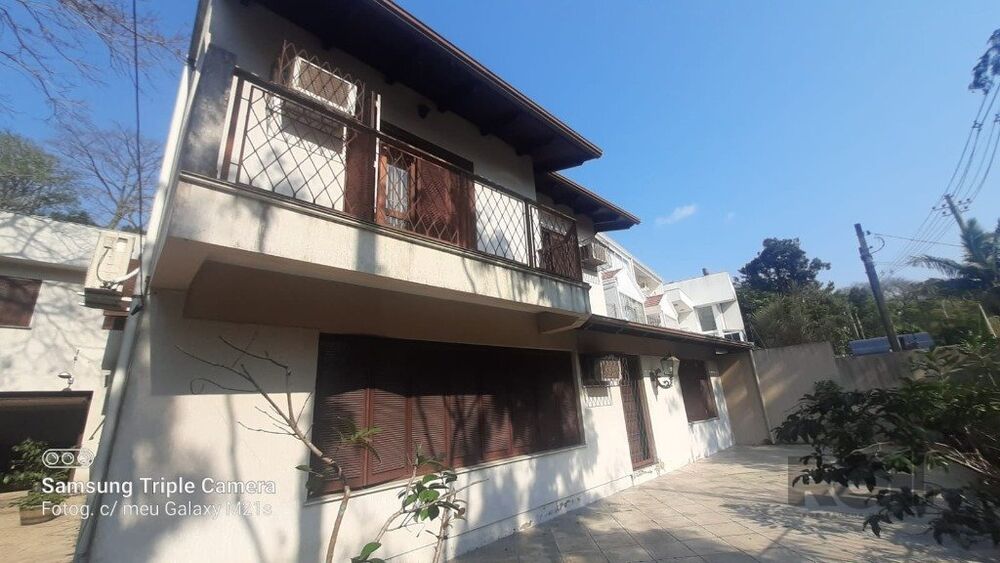 Casa à venda com 4 quartos, 239m² - Foto 2