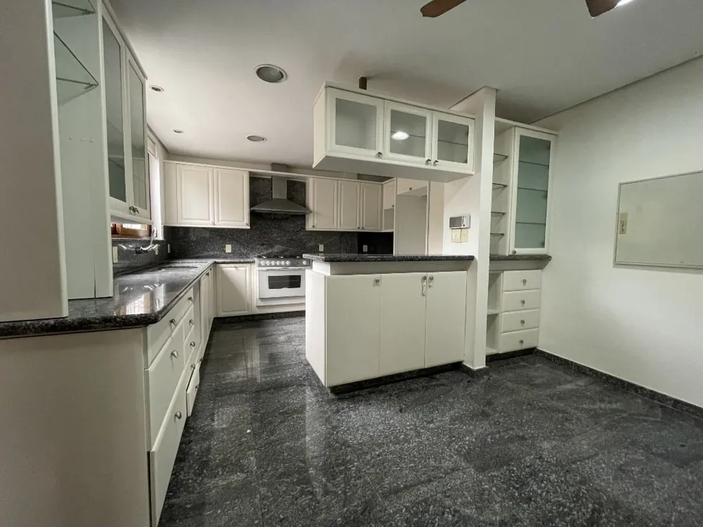 Sobrado, 5 quartos, 301 m² - Foto 1