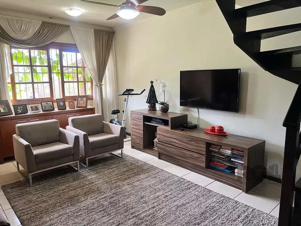 Casa à venda com 3 quartos, 100m² - Foto 1