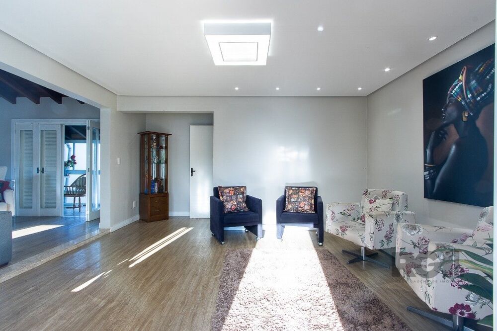 Casa à venda com 6 quartos, 362m² - Foto 2