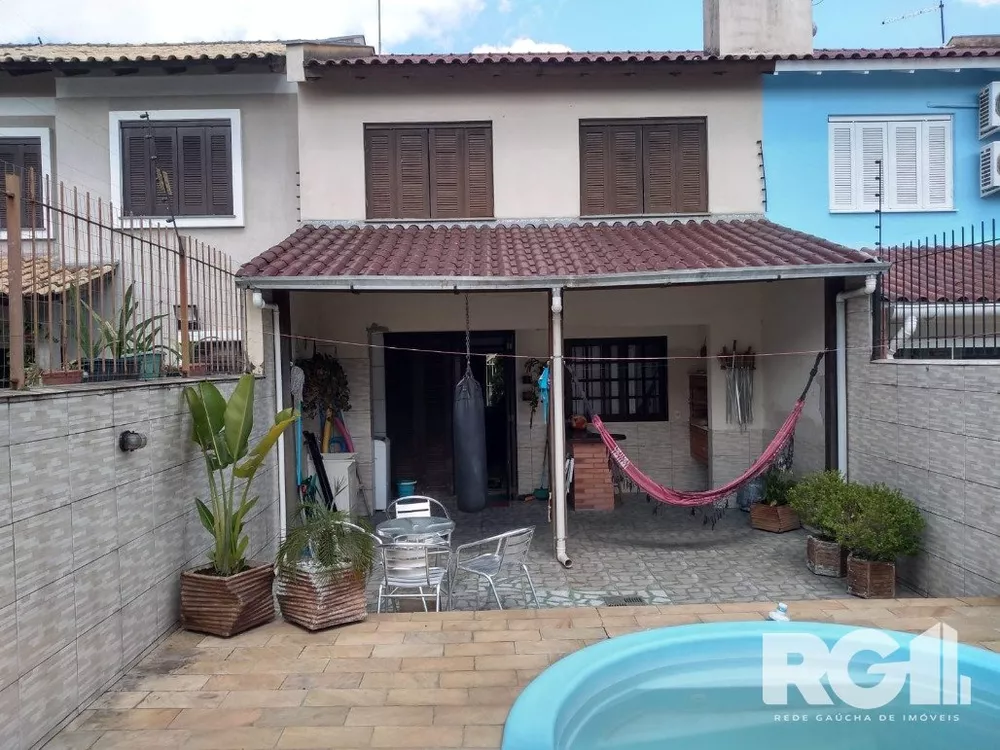 Casa à venda com 3 quartos, 121m² - Foto 1