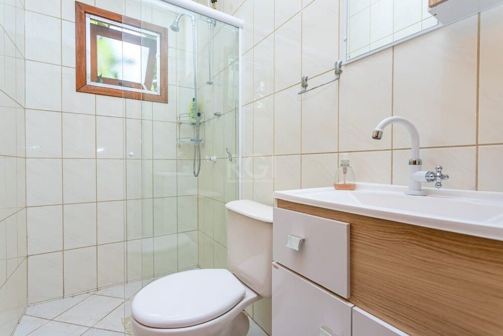 Casa à venda com 3 quartos, 208m² - Foto 1