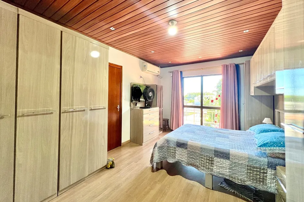 Casa, 4 quartos, 243 m² - Foto 2